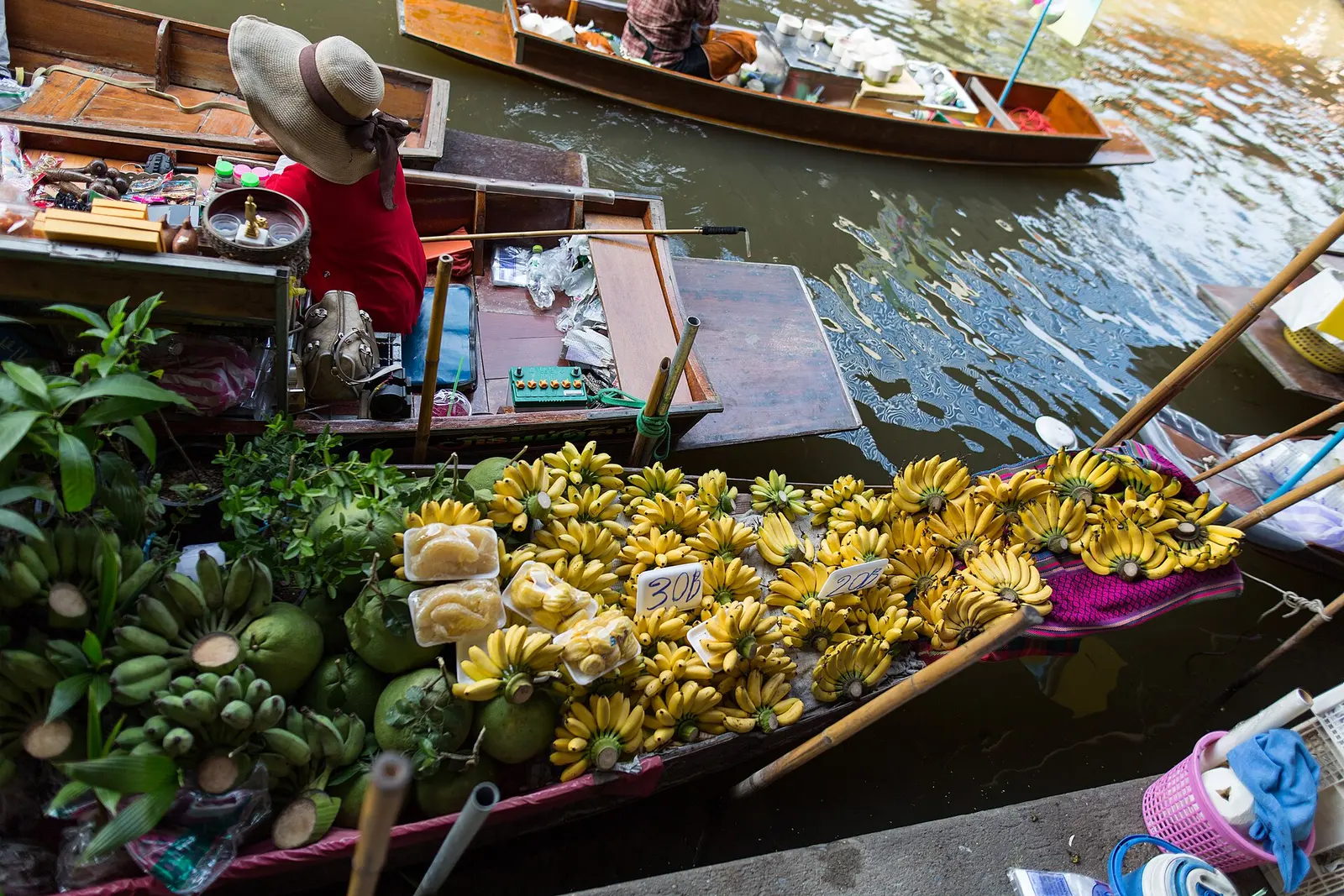 Damnoen Saduak floating market in Thailand Damnoen Saduak floating market in Thailand
